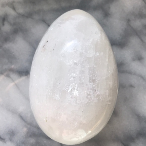 784g Selenite egg - Picture 2 of 7